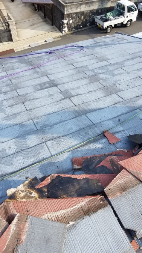 カラーベスト屋根が撤去された状態